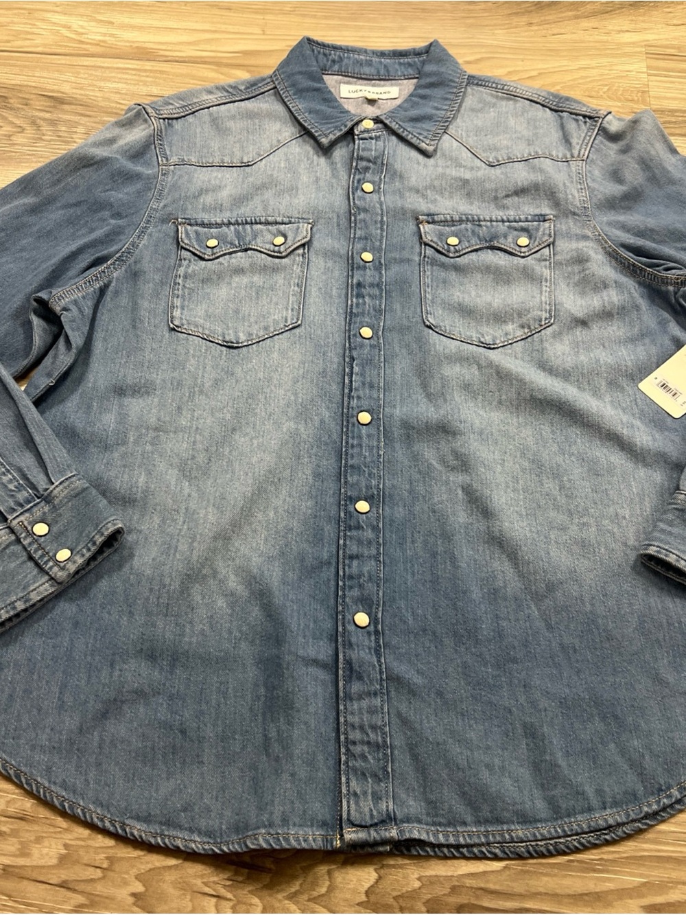 Lucky Brand Denim Pearl Snap Button-Up Shirt Faded Blue Mens Size Medium $99 NWT